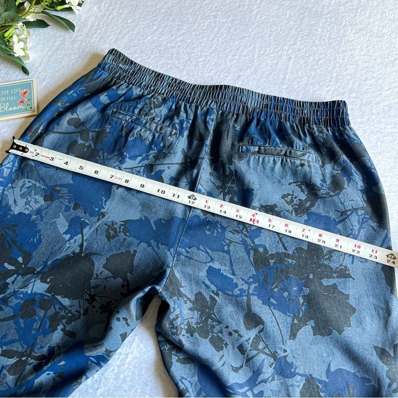 Women’s Sz XL Blue Floral Chambray Pants Camo Print Elastic Waistband - Picture 7 of 11